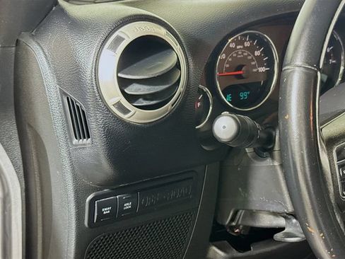 Used 2017 Jeep Wrangler Unlimited Rubicon AWD/4WD image 8