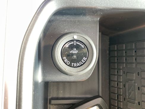 Used 2025 Ford Expedition Platinum w/ Platinum Ultimate Package image 8