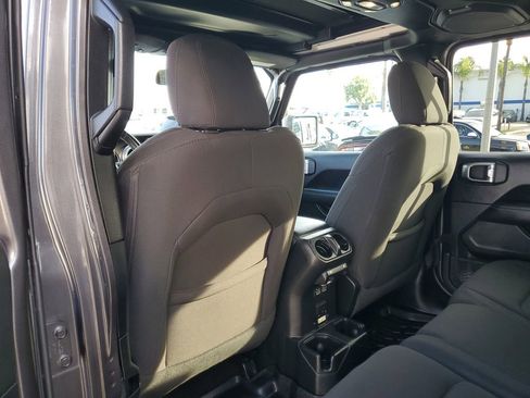 Used 2021 Jeep Wrangler Unlimited Sahara image 12