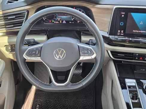 Used 2024 Volkswagen Atlas SE FWD image 27