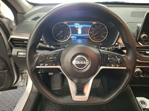 Used 2024 Nissan Altima 2.5 SV FWD image 19