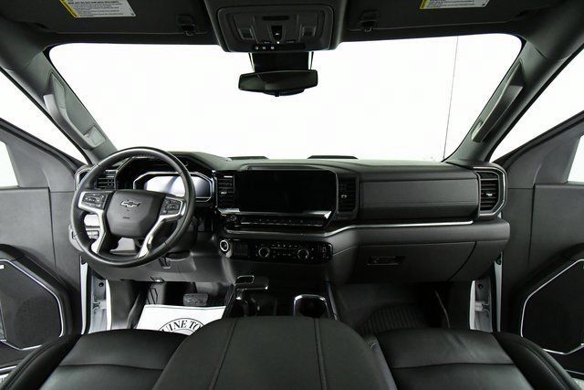 Used 2025 Chevrolet Silverado 1500 LT Trail Boss w/ Convenience Package II AWD/4WD image 19