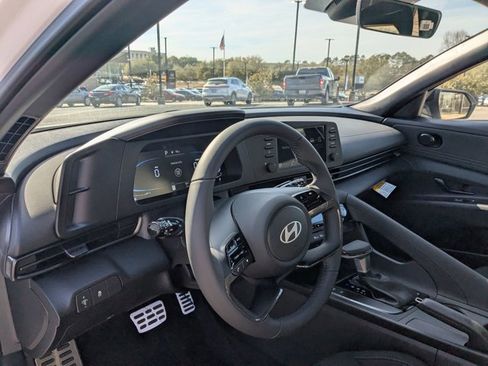 Used 2025 Hyundai Elantra Sport image 3