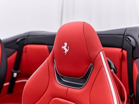Used 2022 Ferrari Portofino M RWD image 59