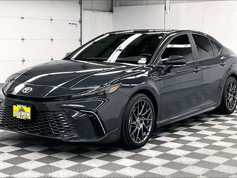 Used 2025 Toyota Camry XSE FWD image 12