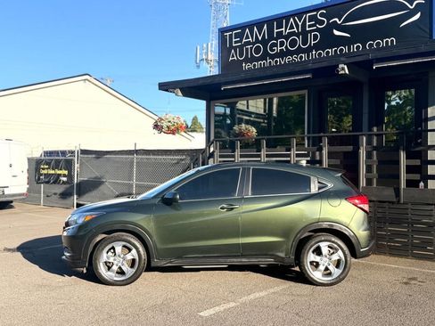 Used 2017 Honda HR-V LX image 3
