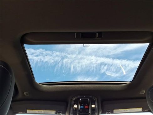 New 2025 Jeep Grand Cherokee L Laredo image 9