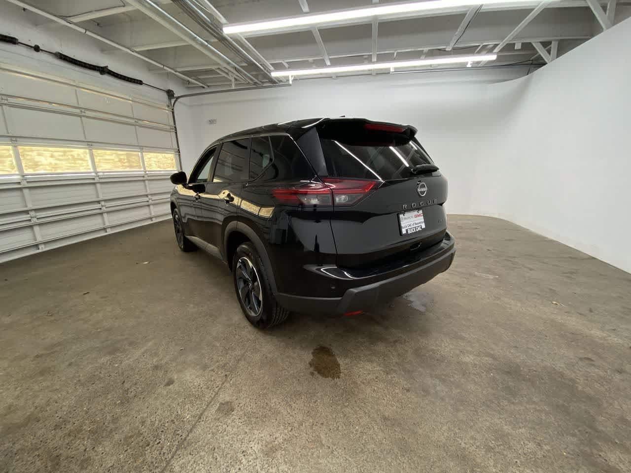 Used 2025 Nissan Rogue SV AWD/4WD image 4