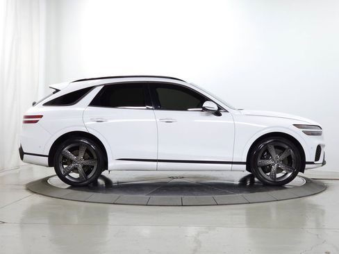 Used 2023 Genesis GV70 2.5T w/ Sport Prestige Package AWD/4WD image 11
