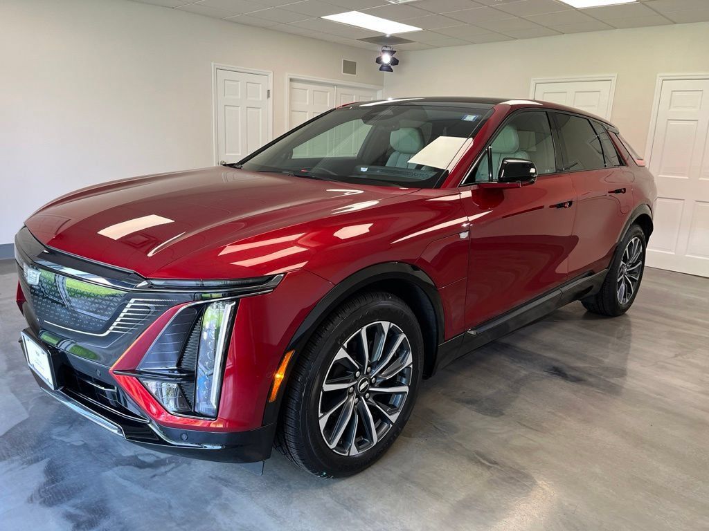 Certified 2024 Cadillac Lyriq Sport w/ LPO, Floor Liner Package AWD/4WD image 4