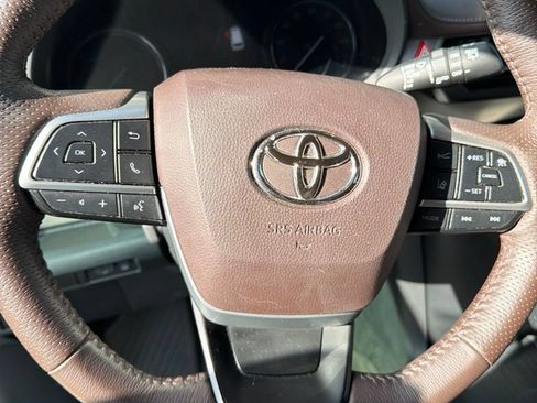 Used 2021 Toyota Sienna Platinum FWD image 10