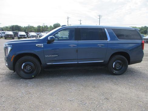 New 2026 GMC Yukon XL Elevation w/ Elevation Premium Package AWD/4WD image 7