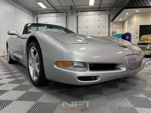 Used 2004 Chevrolet Corvette Convertible 2D w/ Preferred Equipment Group image 24