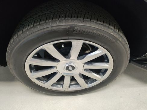 Used 2022 Cadillac Escalade Premium Luxury Platinum image 3