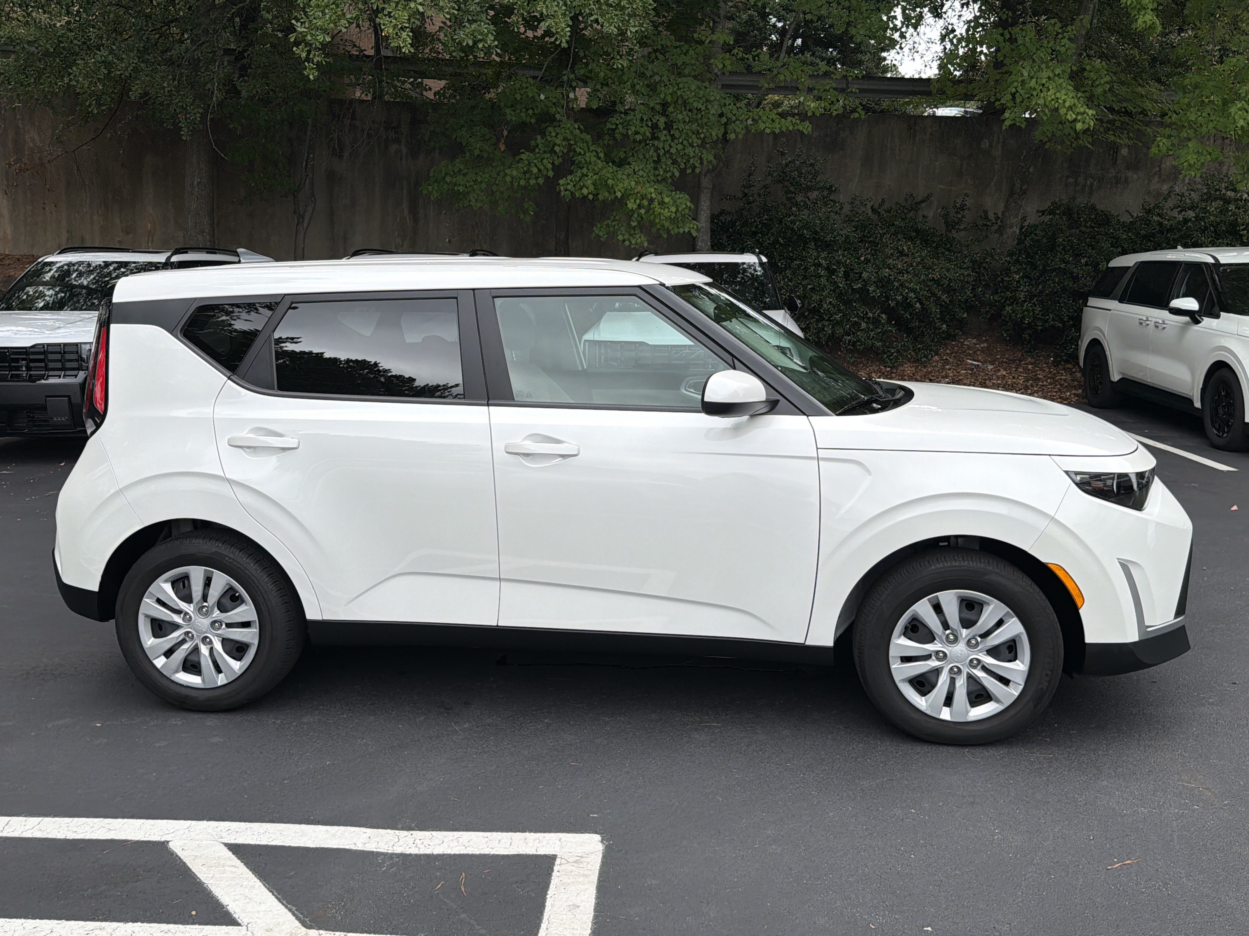 Used 2025 Kia Soul LX FWD image 8