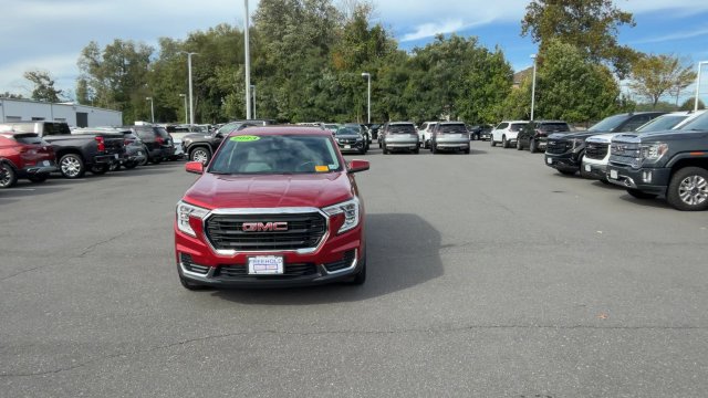 Used 2023 GMC Terrain SLE w/ Driver Convenience Package FWD image 3