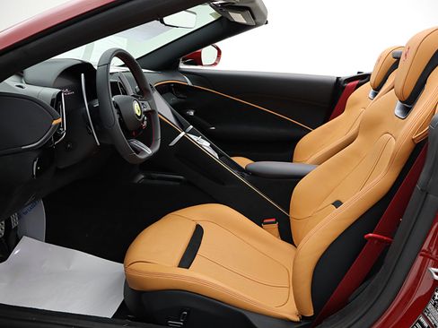 Used 2026 Ferrari Roma Spider RWD image 44