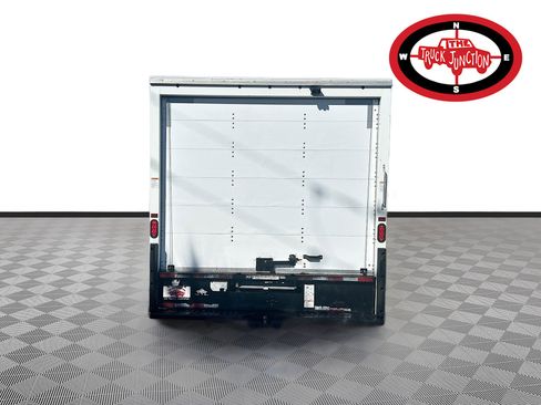 Used 2022 Ford E-350 and Econoline 350 Super Duty image 6