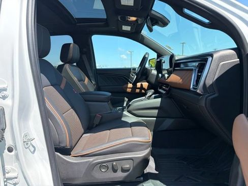 Used 2024 GMC Canyon AT4 w/ AT4 Premium Package AWD/4WD image 11