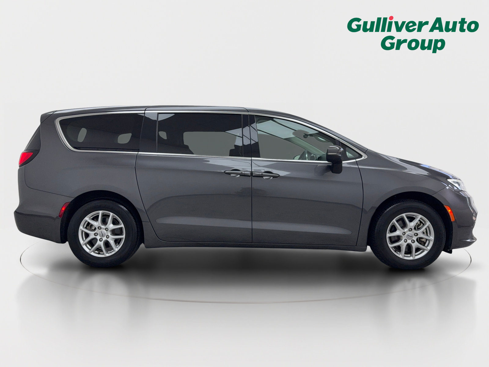 Used 2023 Chrysler Pacifica Touring-L FWD image 10
