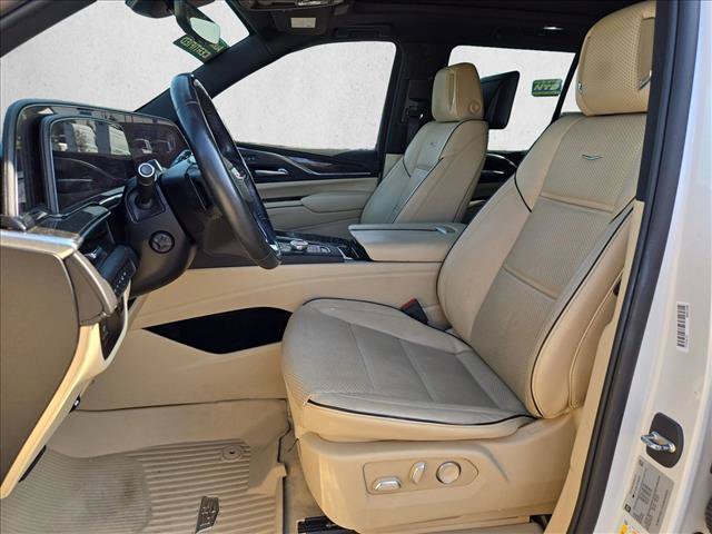 Used 2023 Cadillac Escalade Premium Luxury AWD/4WD image 13