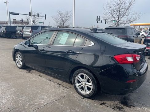 Used 2018 Chevrolet Cruze LT w/ Convenience Package image 4