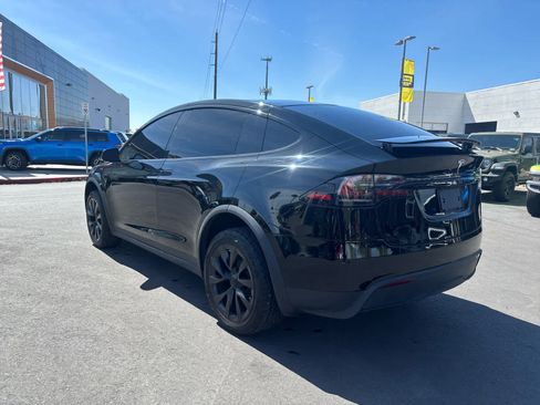 Used 2022 Tesla Model X Plaid image 7