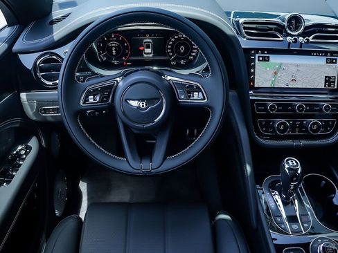 Used 2024 Bentley Bentayga Extended Wheelbase image 30