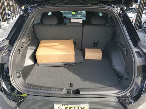 New 2026 Chevrolet Equinox EV LT image 8