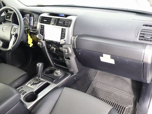 Used 2022 Toyota 4Runner SR5 Premium w/ Moonroof Package AWD/4WD image 9