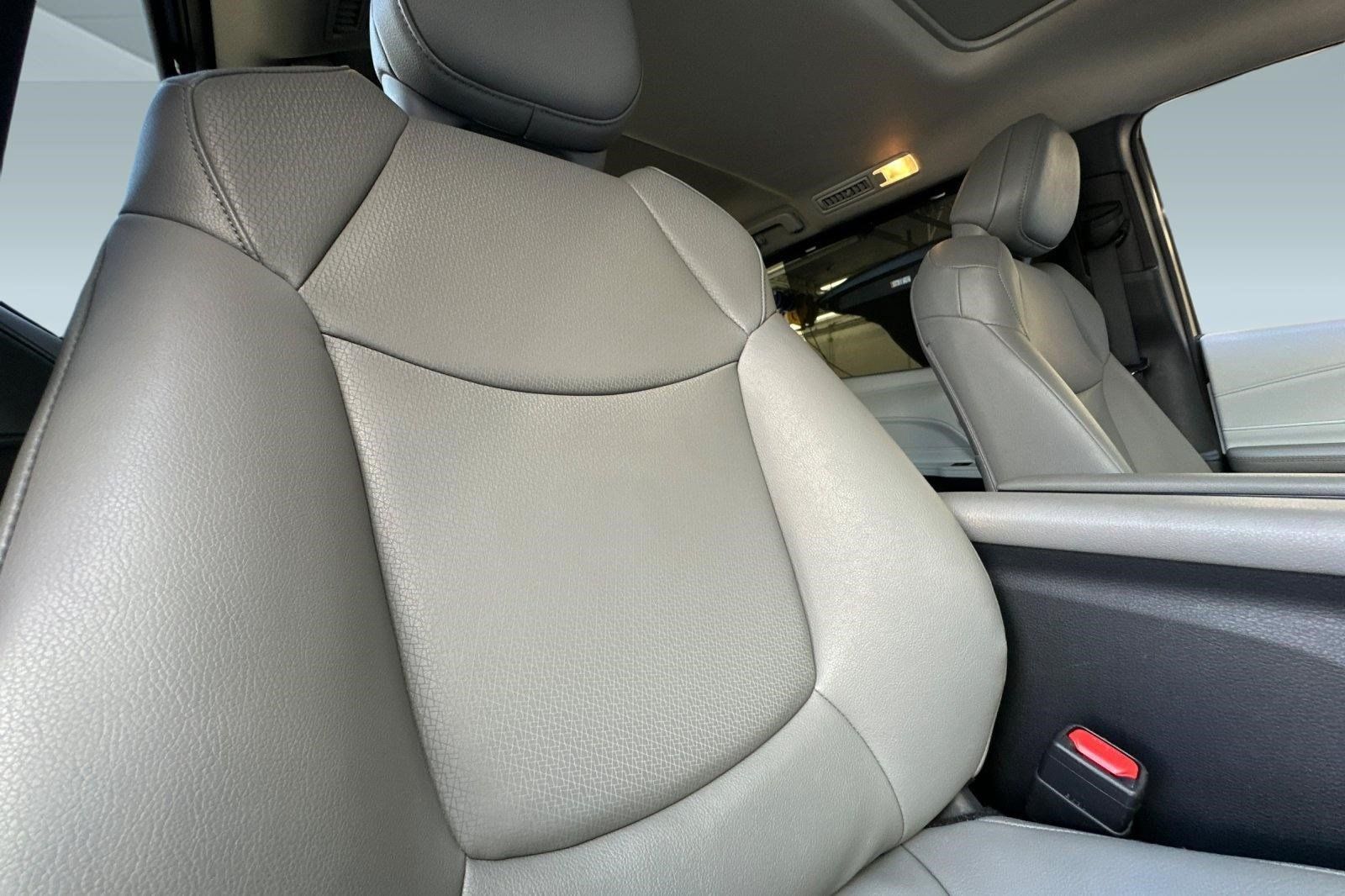 Used 2026 Toyota Sienna XLE FWD image 32