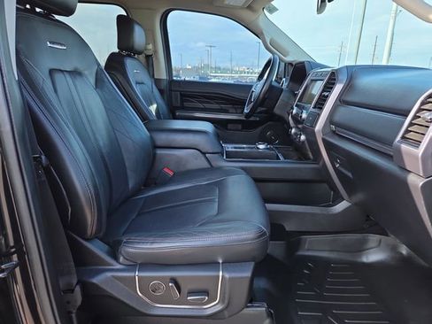 Used 2019 Ford Expedition Platinum image 16