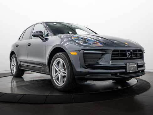 Certified 2026 Porsche Macan AWD/4WD image 9