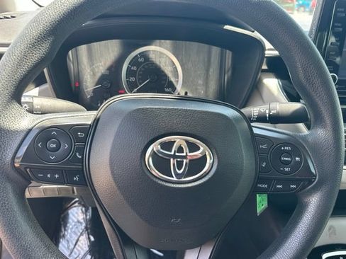Used 2022 Toyota Corolla LE FWD image 18