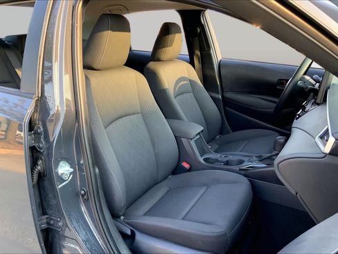 Used 2025 Toyota Corolla LE FWD image 9