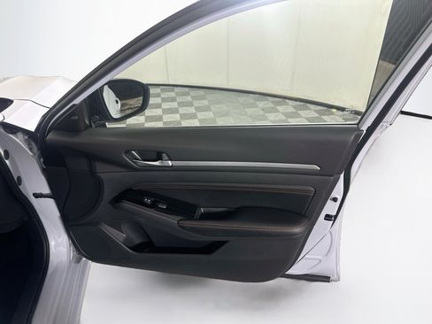 Used 2023 Nissan Altima 2.5 SR FWD image 30
