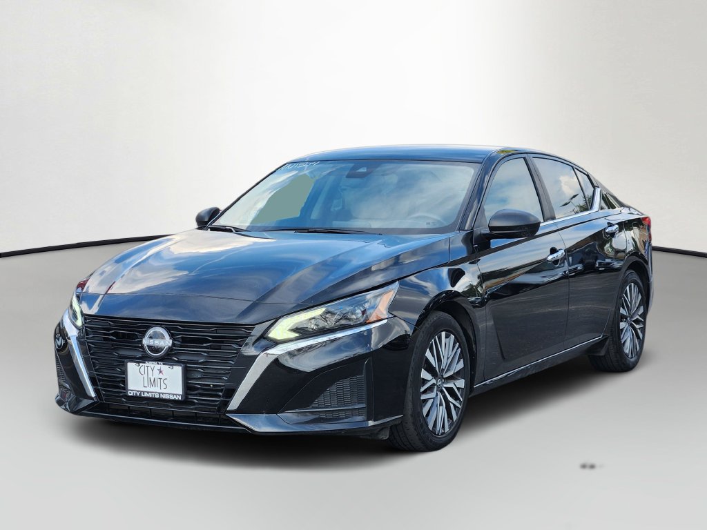 Used 2025 Nissan Altima 2.5 SV FWD image 3