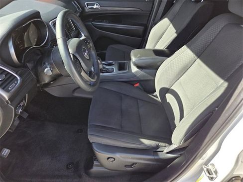 Used 2019 Jeep Grand Cherokee Laredo image 10