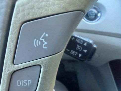 Used 2011 Toyota Avalon Limited FWD image 17
