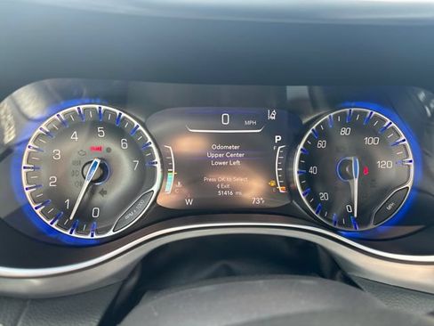 Used 2025 Chrysler Pacifica Limited FWD image 9