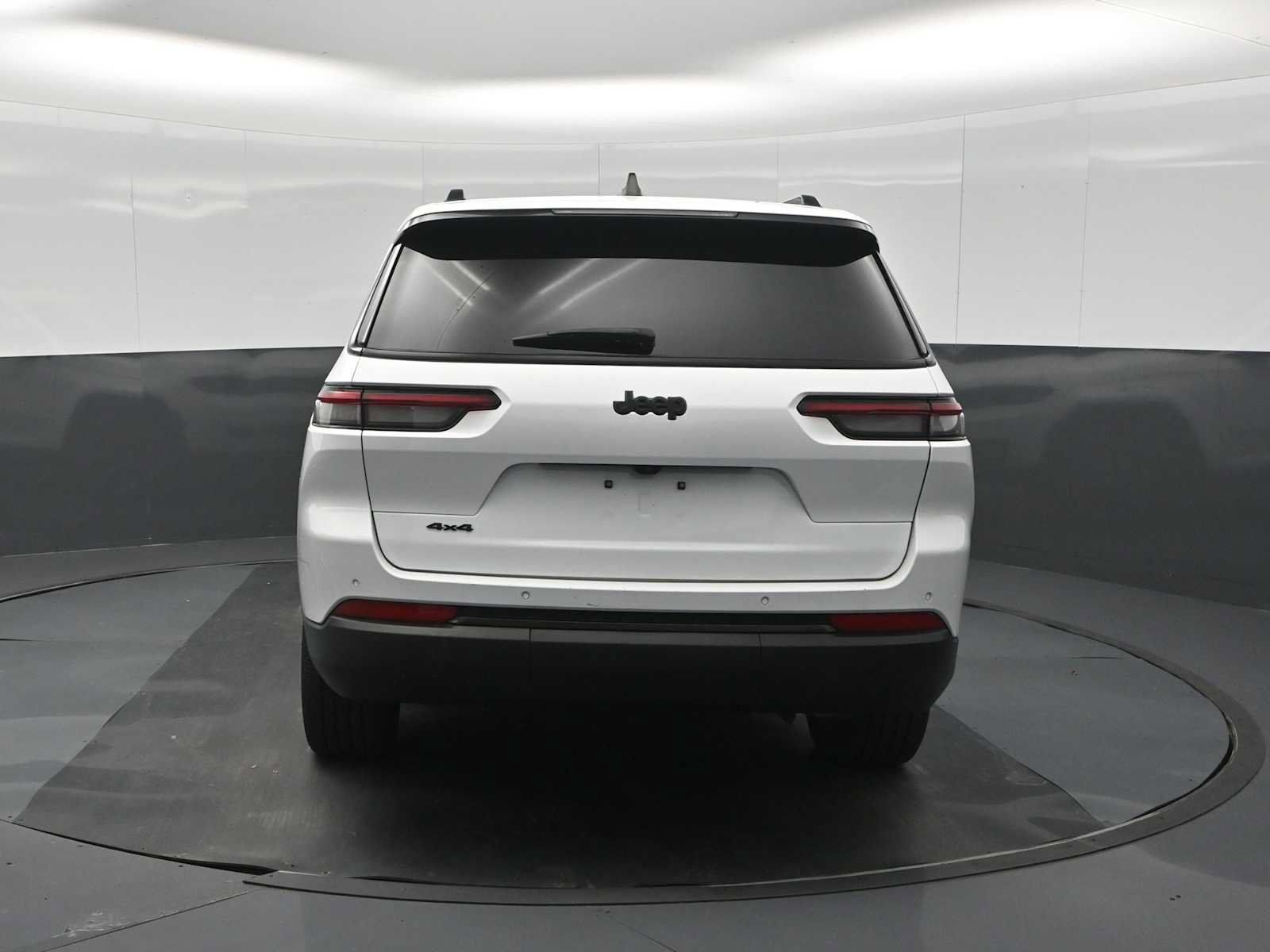 Used 2023 Jeep Grand Cherokee L Laredo AWD/4WD image 7