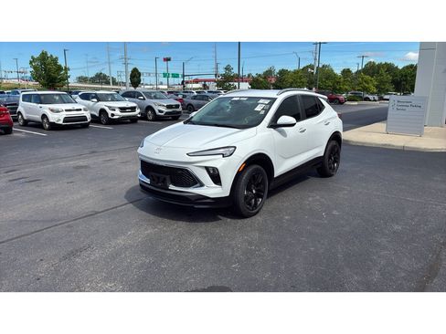 Used 2024 Buick Encore GX Sport Touring AWD/4WD image 2