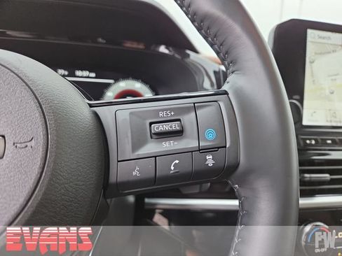 Used 2023 Nissan Pathfinder Platinum AWD/4WD image 14