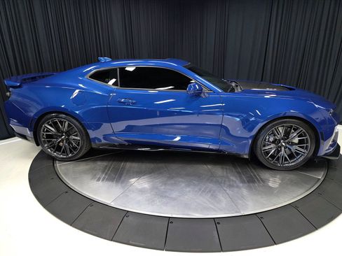 Used 2019 Chevrolet Camaro ZL1 RWD image 13