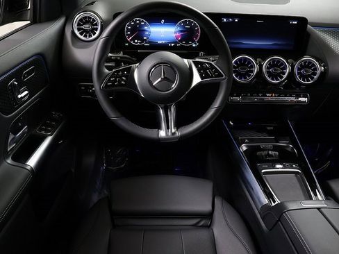 Used 2025 Mercedes-Benz GLA 250 4MATIC image 14