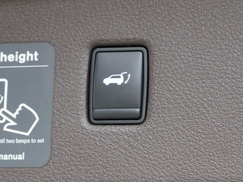 Used 2019 INFINITI QX50 Essential w/ Sensory Package image 36
