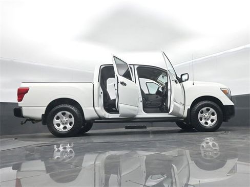 Used 2018 Nissan Titan S image 74