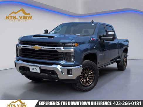 Used 2025 Chevrolet Silverado 2500 LT AWD/4WD image 1