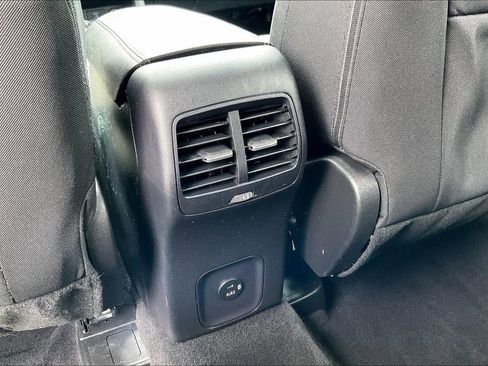 Used 2022 Ford Escape SE w/ SE Sport Appearance Package FWD image 33