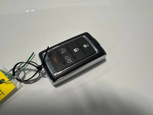 Used 2023 Jeep Grand Cherokee Limited w/ Luxury Tech Group II AWD/4WD image 9